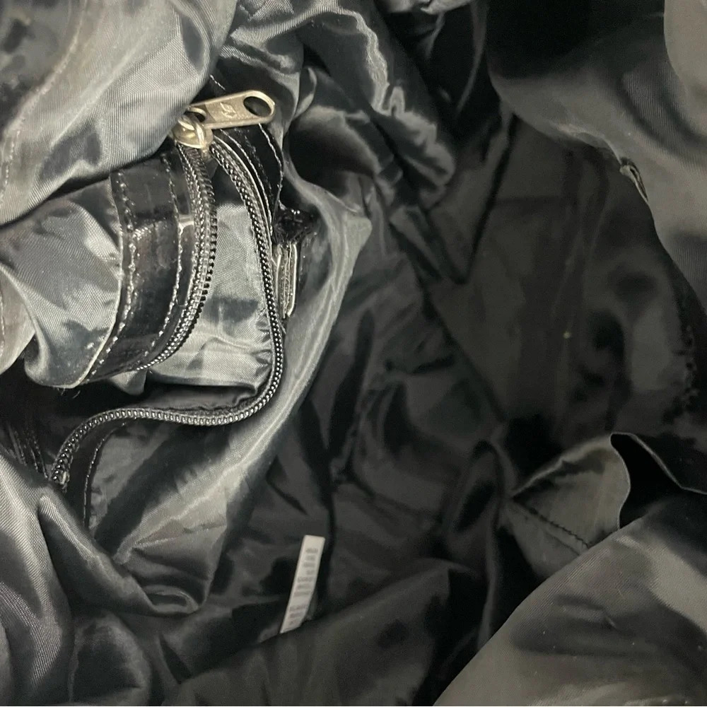 Kuerissimo Green Black Patent Leather Shoulder Bag - Picture 10 of 13